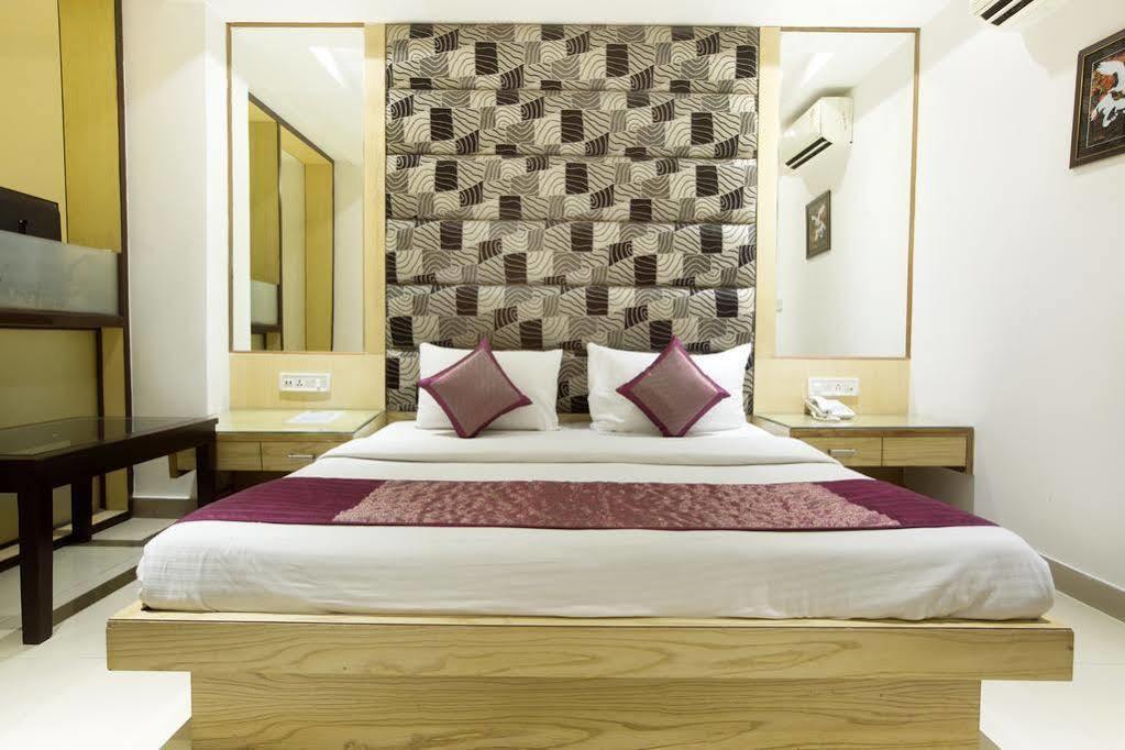 Omega Residency Hotel New Delhi Exterior photo
