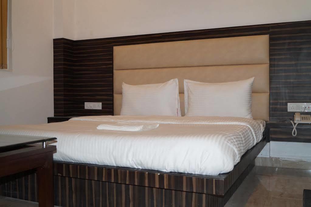 Omega Residency Hotel New Delhi Exterior photo