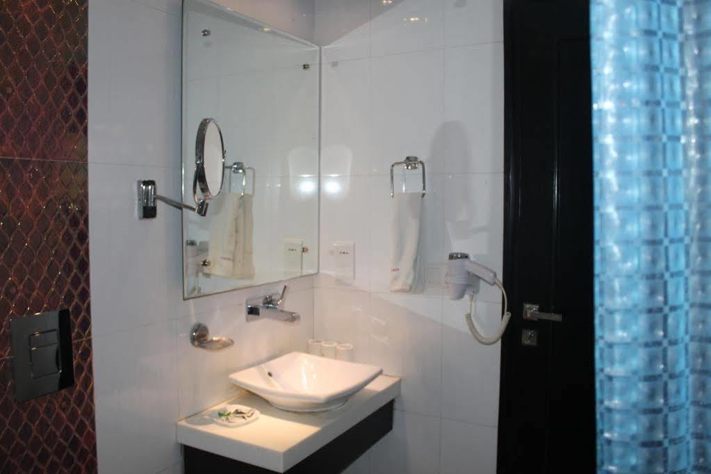 Omega Residency Hotel New Delhi Exterior photo