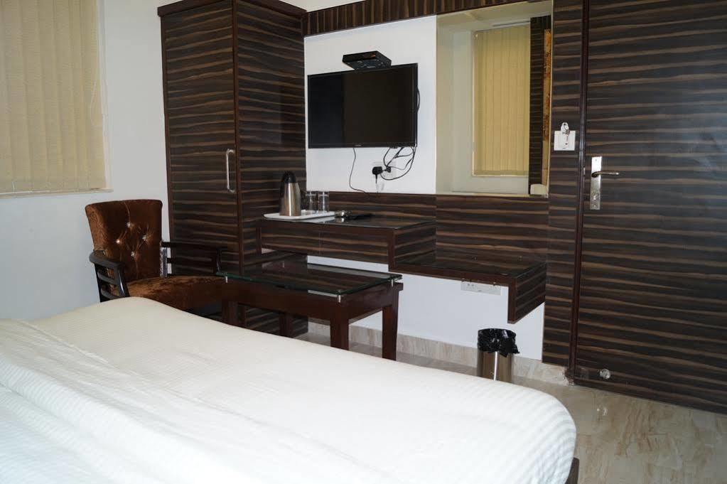 Omega Residency Hotel New Delhi Exterior photo