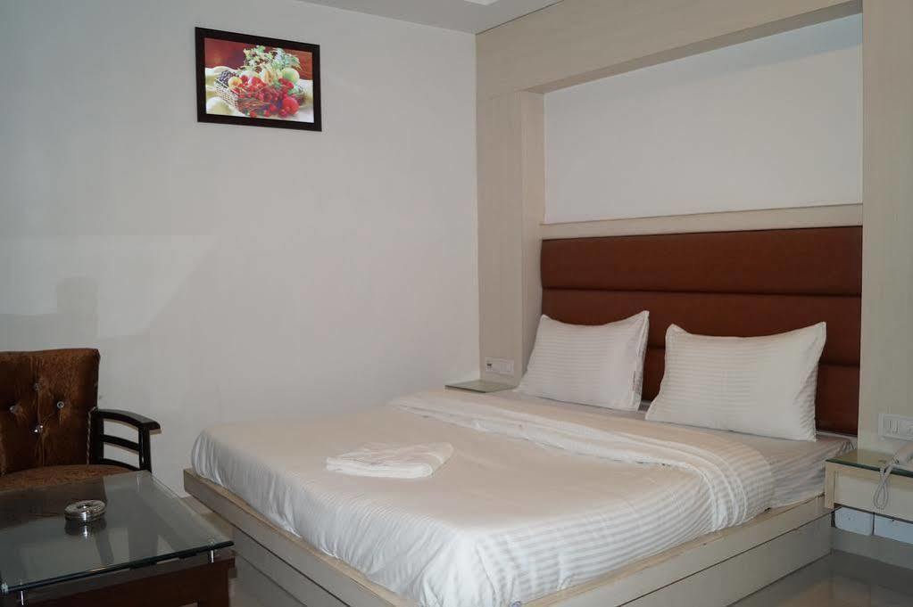 Omega Residency Hotel New Delhi Exterior photo
