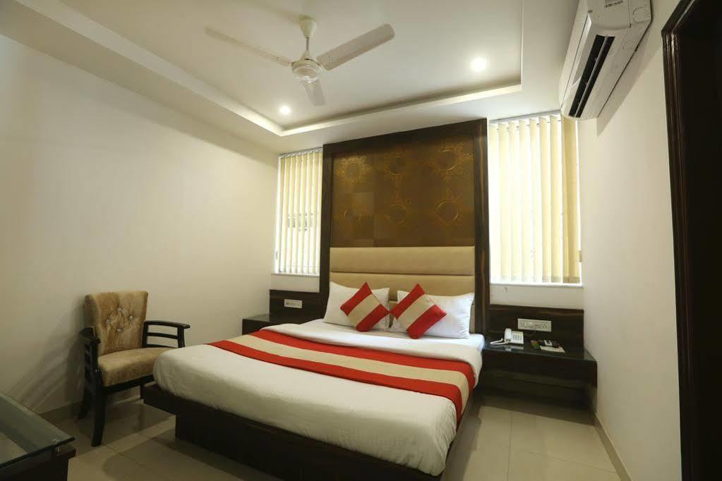 Omega Residency Hotel New Delhi Exterior photo